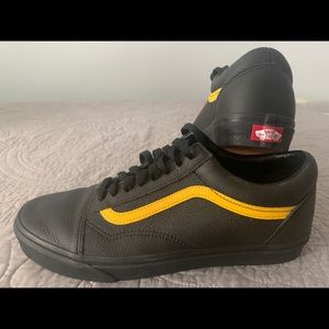 NWOT Vans Old Skool Shoes